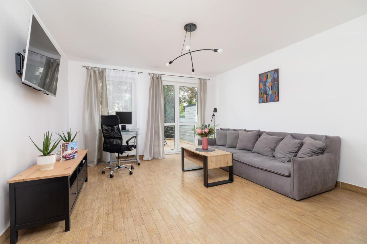 Pleasant Apartment With Terrace Cracow By Noclegi Renters Cracovia Exterior foto