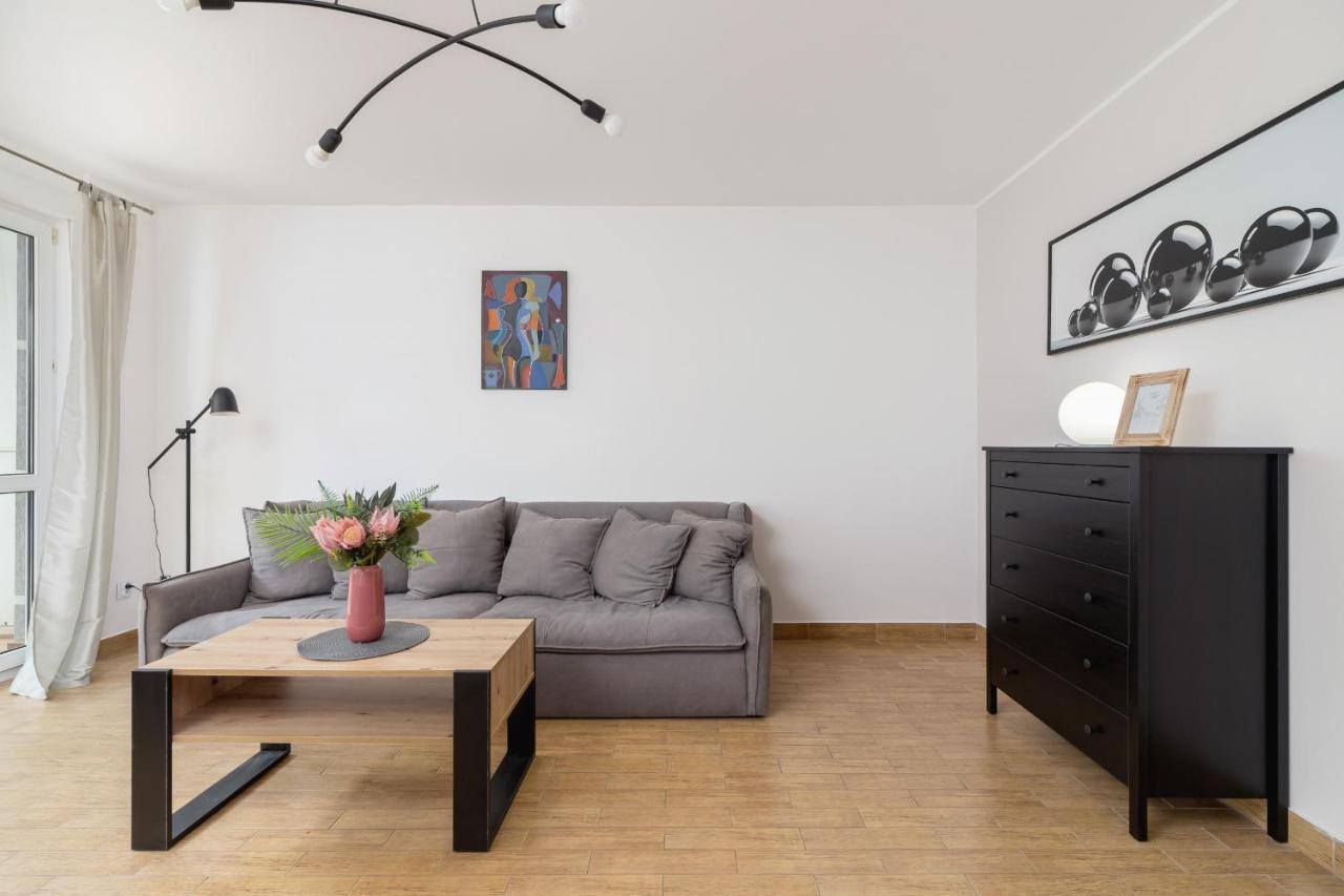 Pleasant Apartment With Terrace Cracow By Noclegi Renters Cracovia Exterior foto