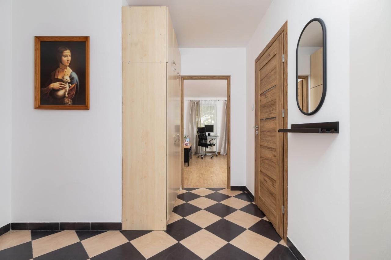 Pleasant Apartment With Terrace Cracow By Noclegi Renters Cracovia Exterior foto