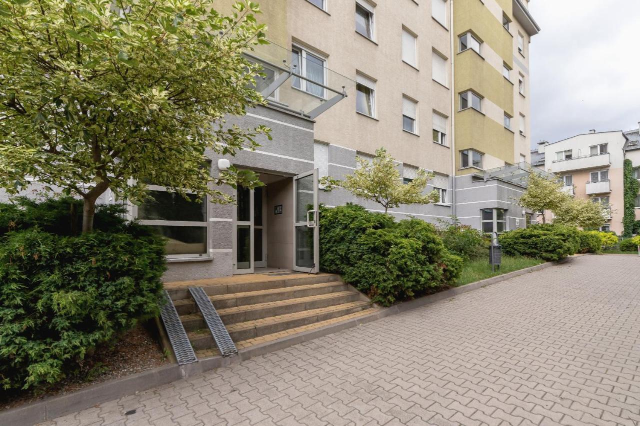 Pleasant Apartment With Terrace Cracow By Noclegi Renters Cracovia Exterior foto